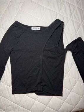 LEWKIN Black One-Shoulder Long-Sleeve Tee